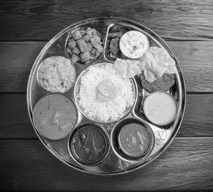 Veg Thali (Rice+Dal+Any Vegetable Fry+Panee Masala]( Coke 250 Ml)