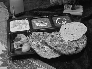 Shahi Paneer Chur Chur Naan Platter