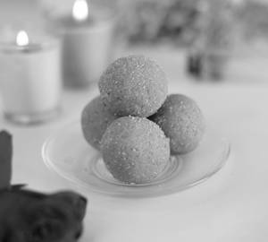 Besan Dryfruit Laddu
