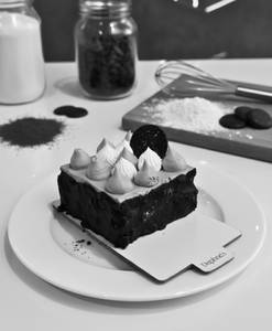 Daphne Dark Chocolate Cake