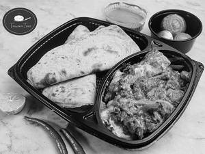 Paneer Tikka Masala With Plain Tawa Paratha