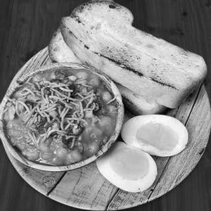 Bread With Ghugni And Half Boiled Egg