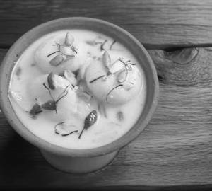 Kesar Rasmalai (1 Pc)