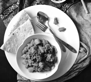 4 Chapathi With MilmikarTomato