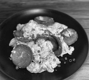 Scrambled Eggs with chicken salami