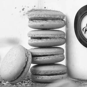 Dark Choco Macaron