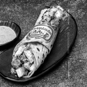 Achari Paneer Tikka Roll