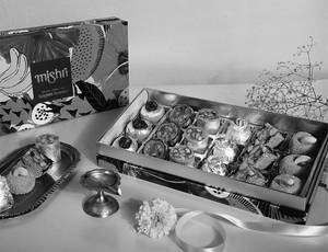 Dryfruit Assorted Delights Gift Hamper [MJ-09]