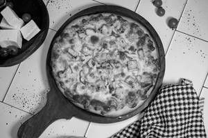 Panner Schezwan Pizza