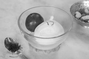 Gulab Jamun With Ice Cream