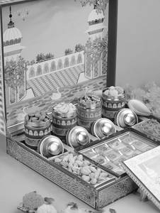 MM MAHAL Box
