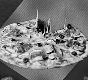 Garden fresh pizza