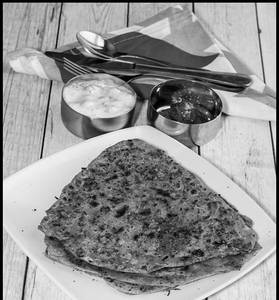 Pudina Paratha With Curd