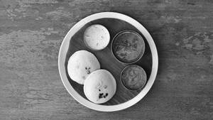 Sambar Idli (per Plate)