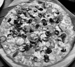 Veg extravaganza pizza