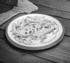 Omelet & Chips With chicken Salami