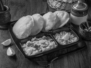 Puri Bhaji (4 Pcs)