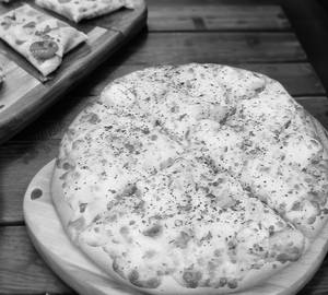 Veg cheese pizza [8 inches, 4 slices]