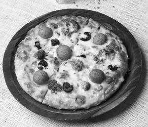 Ghelgheli Veg Pizza