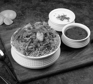 Veg Hyderabadi Biryani [Half Plate, 350G]