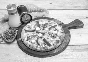 Kadhai Paneer Pizza