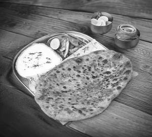 Paneer Paratha (atta)