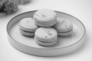 Pistachio & Raspberry Macaron