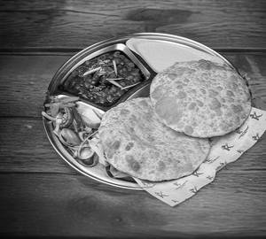 Paneer Stuffed Chole Bhature [2 Bhature]