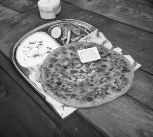 Aloo Paratha (atta)