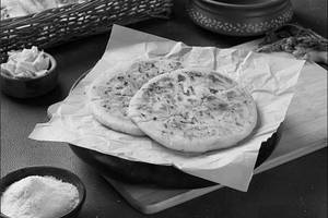 Paneer Stuffed Kulcha