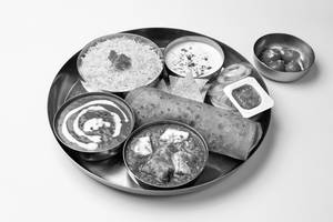 Deluxe Paneer Masala Thali