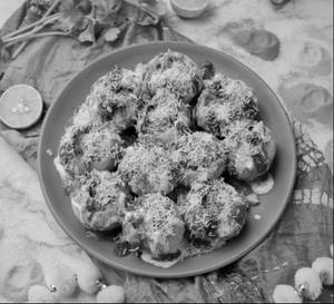 Dahi Bharwa Gol Gappa