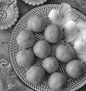 Besan Laddu Dg