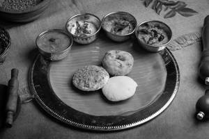 Idli + Podi Idly + Vadai
