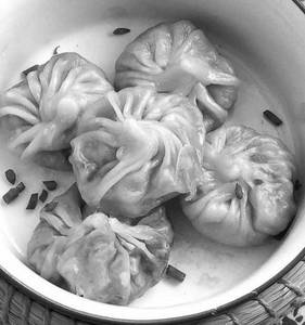 Corn And Cheese Jhool Momos [6 Pieces]