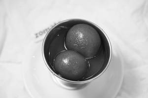 Hot Gulab Jamun (2pcs)