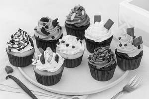 Pack Of Eight Cupcakes (8)