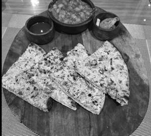 Garlic Kulcha with Chana