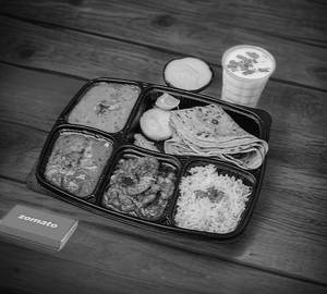 Shreeji Special Kathiyawadi Gujarati Thali (L)