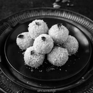 White Nariyal Laddu [Kg]