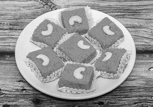 Akhrot Burfi