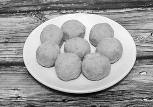 Desi Moong Laddu