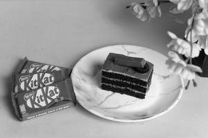 Kitkat Premium Exotic Pastry (1 Slice)