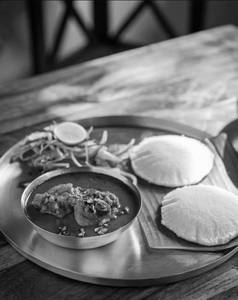 Idli With Andhra Chicken Curry