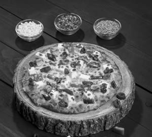 Cheesy Capsicum, Paneer And Paprika Pizza