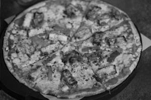 Tandoori Paneer Pizza