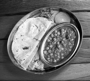 2 Phulka Roti With Gravy