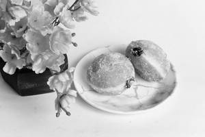 Mocha Hazelnut Bomboloni (1 Piece)