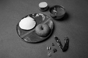 Plain Idli Medu Vada