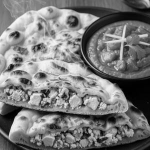 Paneer Naan With Gravy